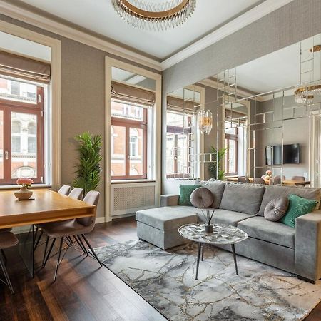 Luxury Apartment With Balcony Next To The New York Cafe Boedapest Buitenkant foto