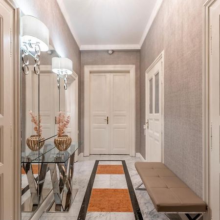 Luxury Apartment With Balcony Next To The New York Cafe Boedapest Buitenkant foto