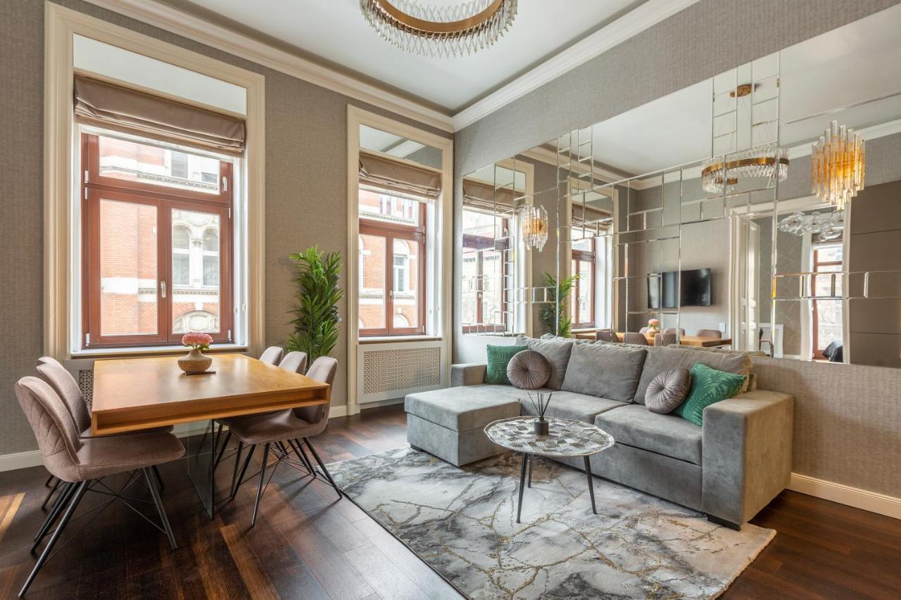 Luxury Apartment With Balcony Next To The New York Cafe Boedapest Buitenkant foto