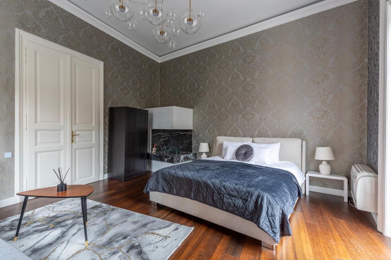 Luxury Apartment With Balcony Next To The New York Cafe Boedapest Buitenkant foto