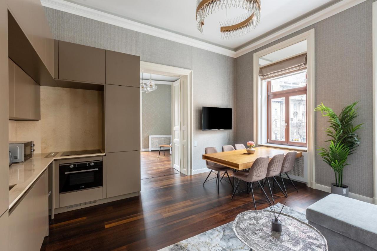 Luxury Apartment With Balcony Next To The New York Cafe Boedapest Buitenkant foto