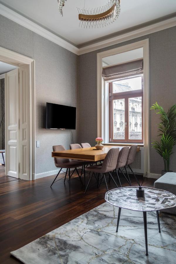 Luxury Apartment With Balcony Next To The New York Cafe Boedapest Buitenkant foto