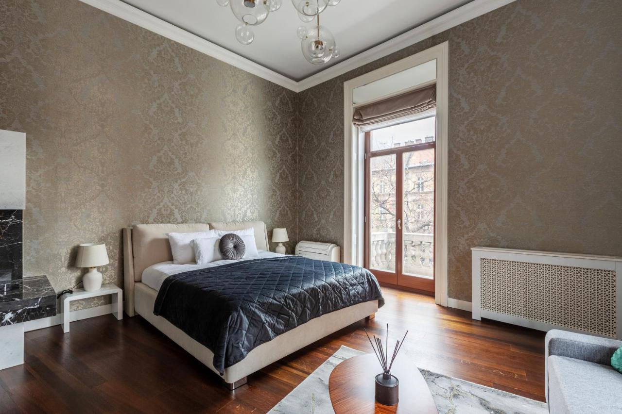 Luxury Apartment With Balcony Next To The New York Cafe Boedapest Buitenkant foto