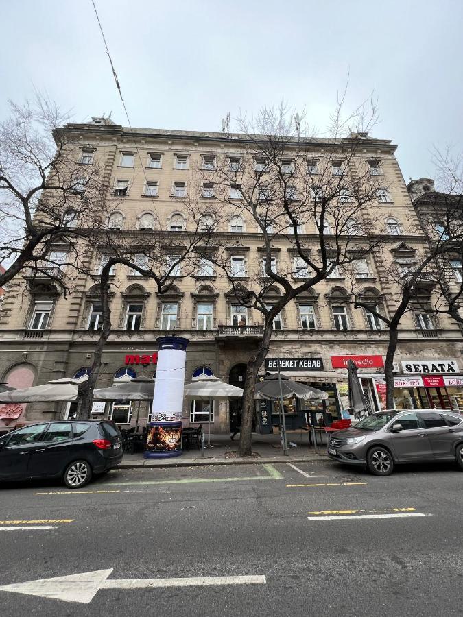 Luxury Apartment With Balcony Next To The New York Cafe Boedapest Buitenkant foto